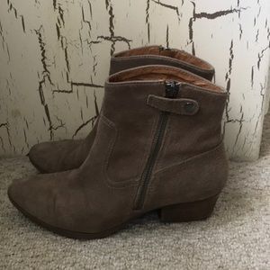 Soffit suede ankle booties